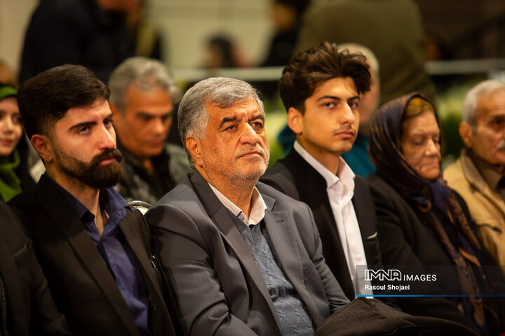 افتتاح بزرگ‌ترین بازار گل و گیاه در اصفهان به افزایش نشاط اجتماعی و رونق اشتغال کمک می‌کند