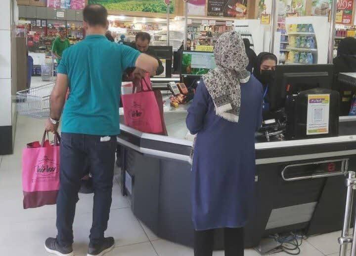 توزیع کیسه پارچه‌ای رایگان در فروشگاه‌های کوثر اصفهان