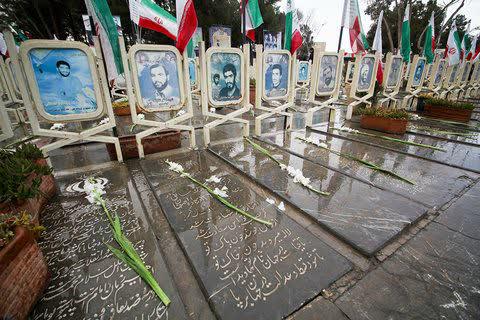 گلستان شهدای اصفهان با ۸ هزار شاخه گل، گلباران می‌شود