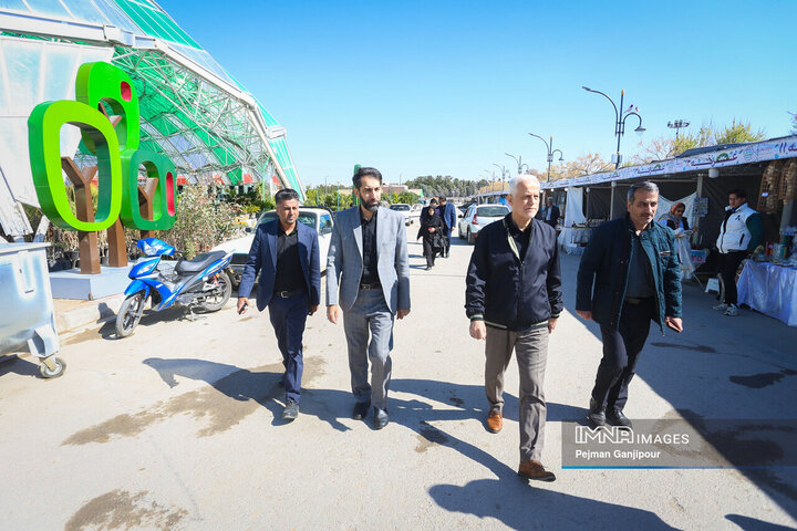 نظارت میدانی شهردار اصفهان از بازار گل و گیاه ارغوان در روزهای پایانی سال